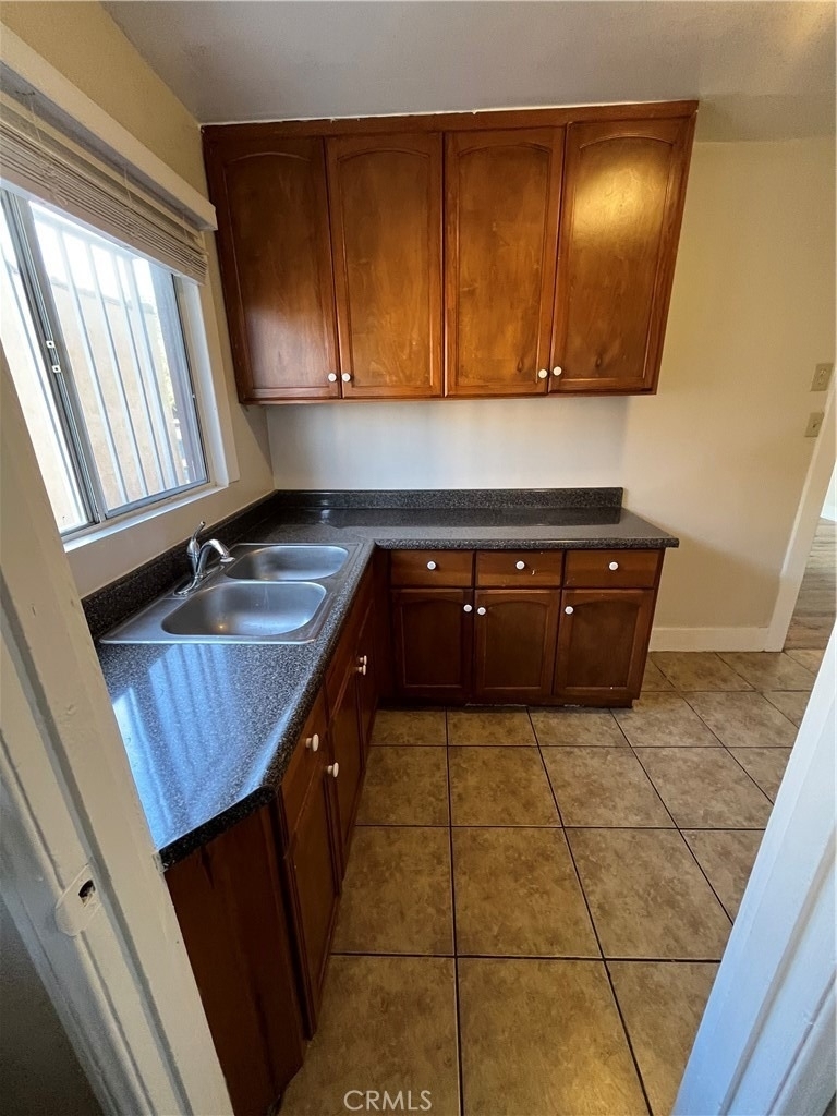 1349 W 49th - Photo 18