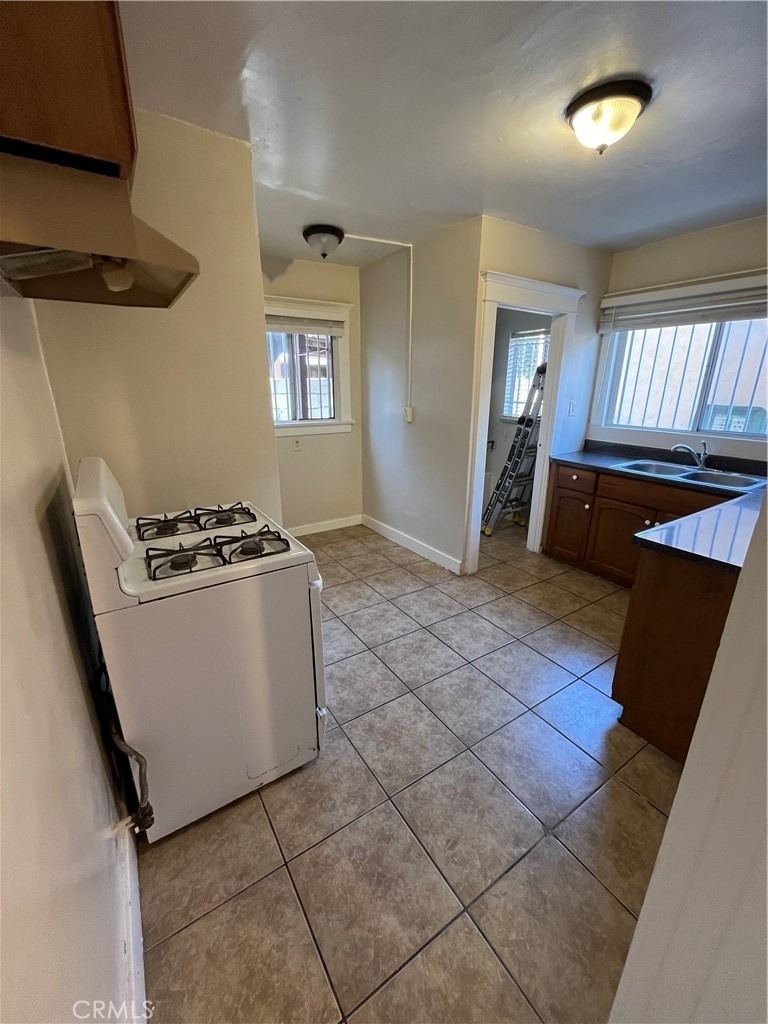 1349 W 49th - Photo 20