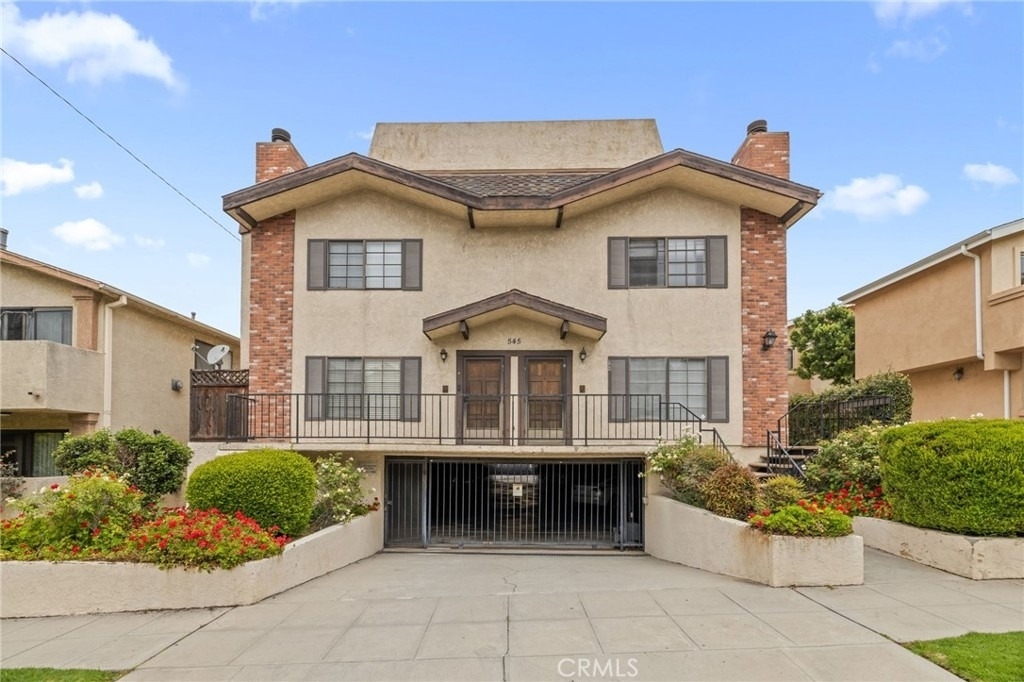 545 E Cypress - Photo 1