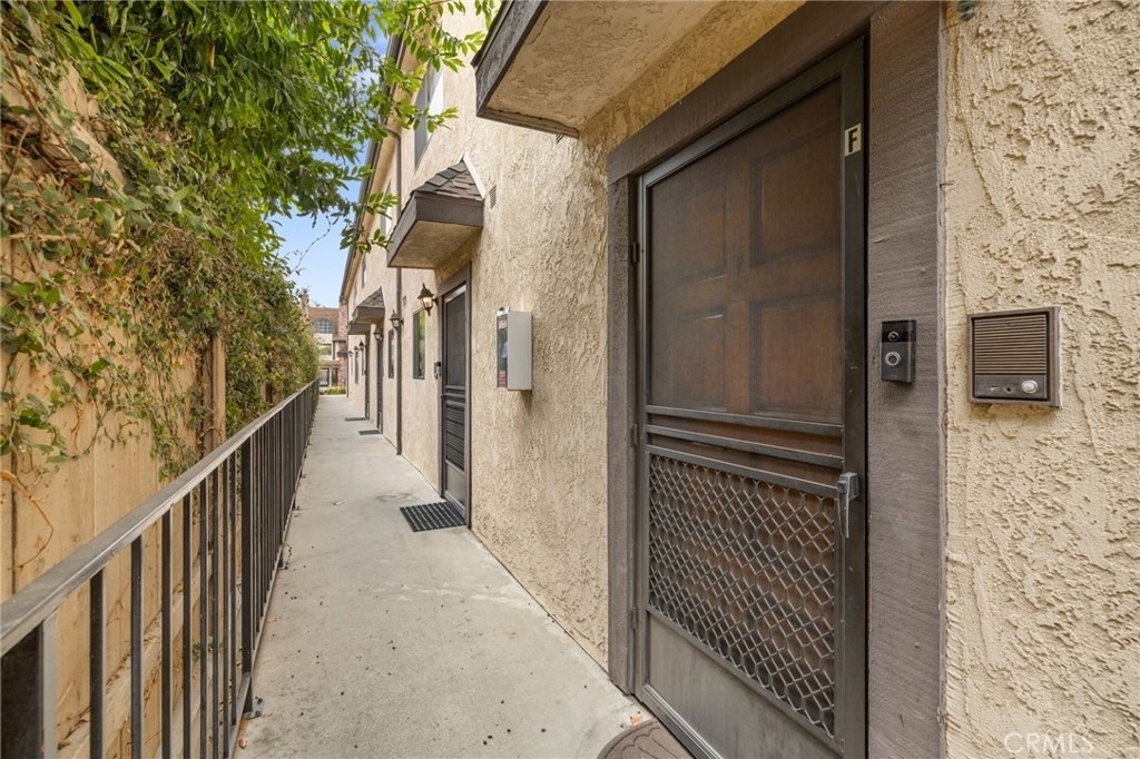 545 E Cypress - Photo 2