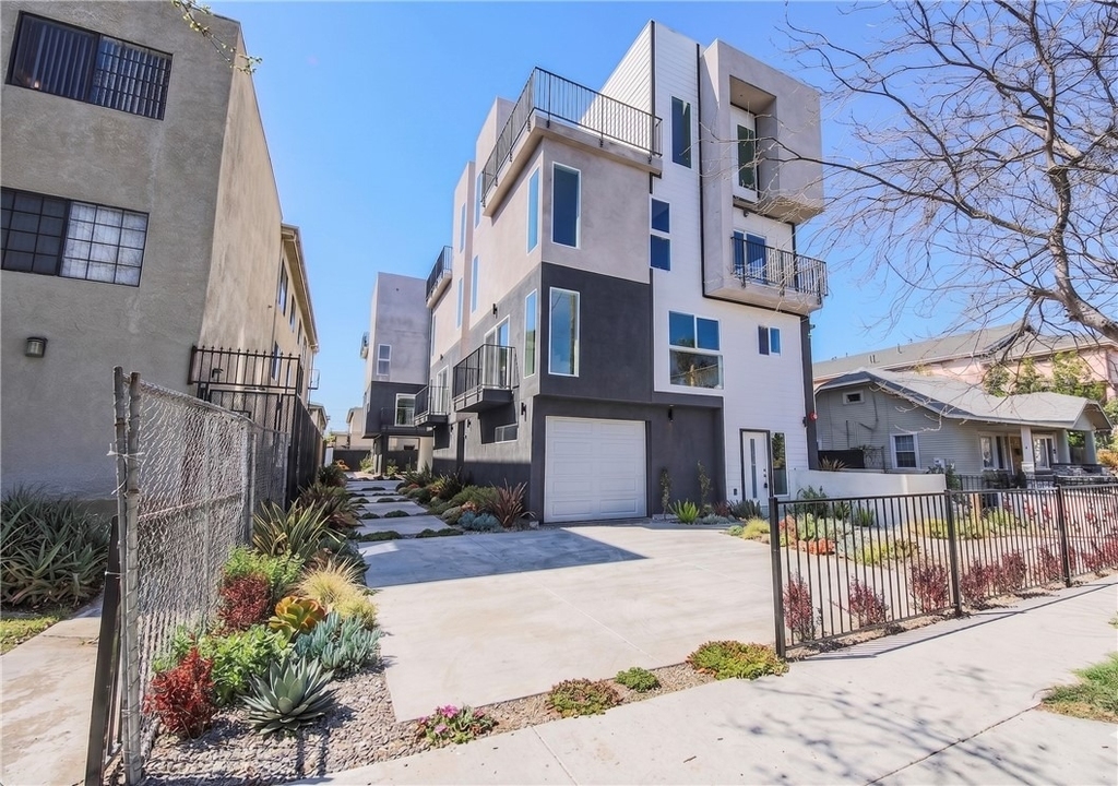 5265 Cartwright Avenue - Photo 6