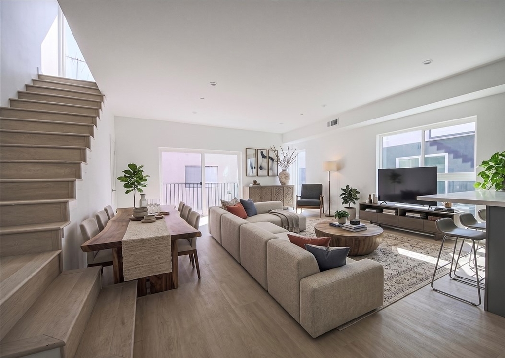 5265 Cartwright Avenue - Photo 2