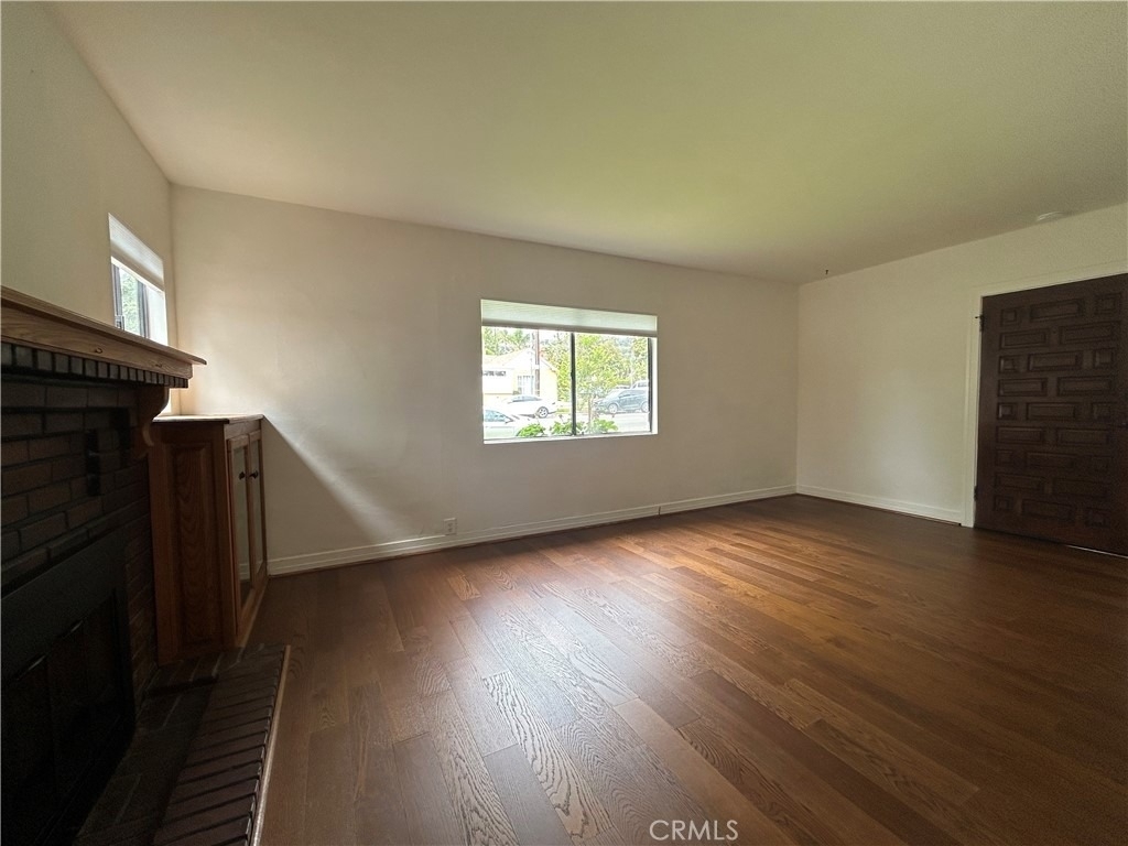 214 E Stocker Street - Photo 4