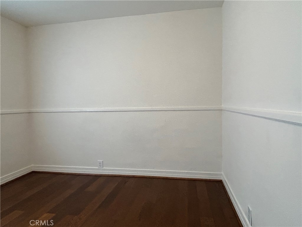 214 E Stocker Street - Photo 12