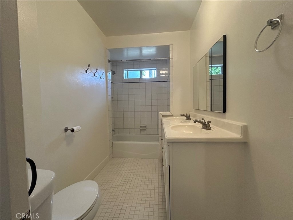 214 E Stocker Street - Photo 16