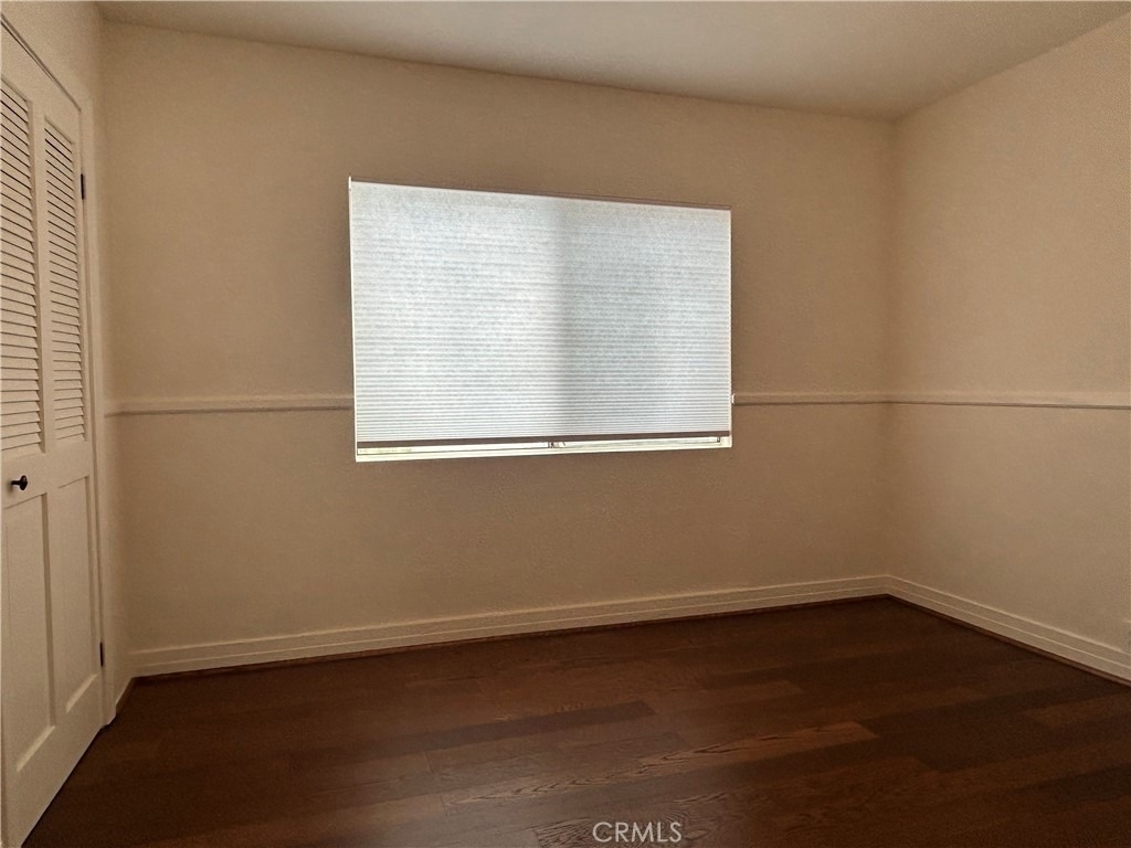 214 E Stocker Street - Photo 11