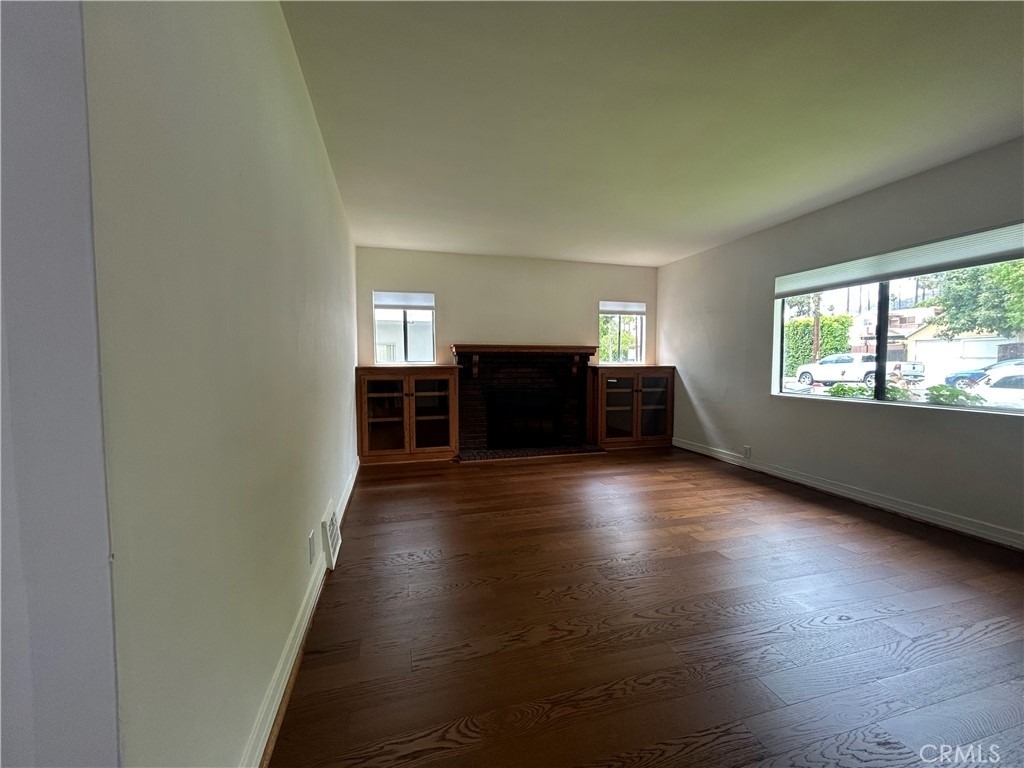 214 E Stocker Street - Photo 1