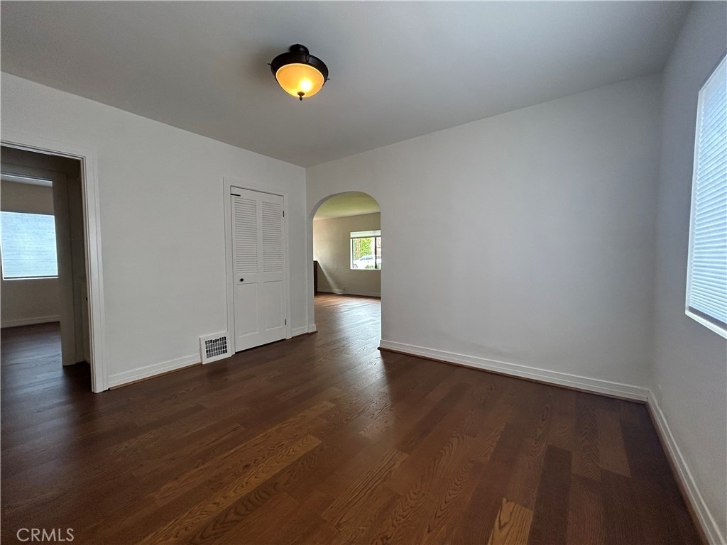 214 E Stocker Street - Photo 9