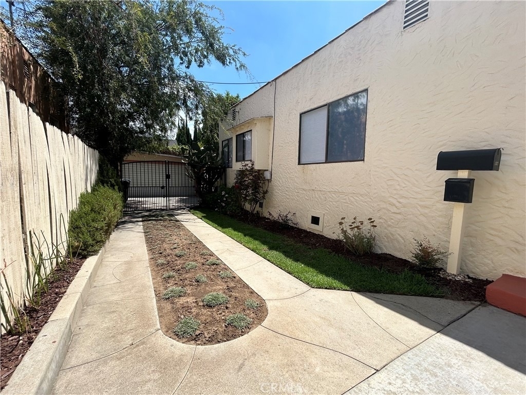 214 E Stocker Street - Photo 29