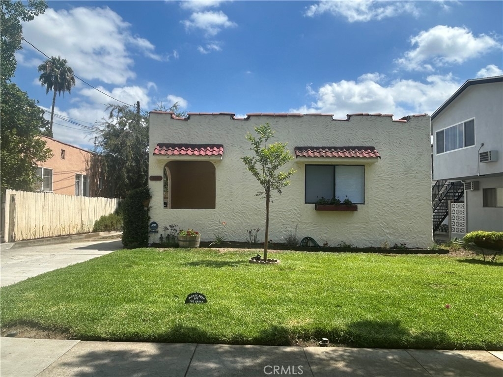 214 E Stocker Street - Photo 0
