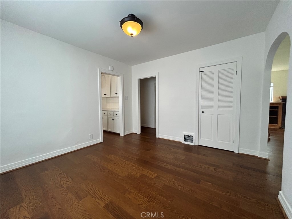 214 E Stocker Street - Photo 7