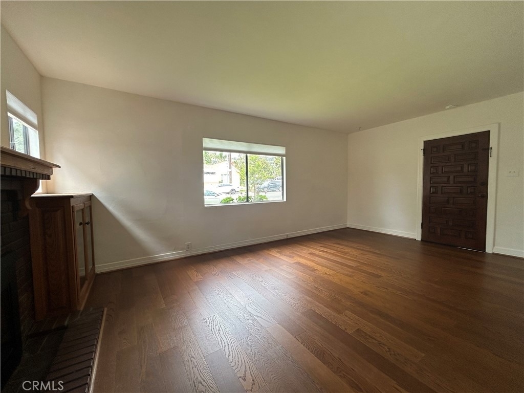 214 E Stocker Street - Photo 3