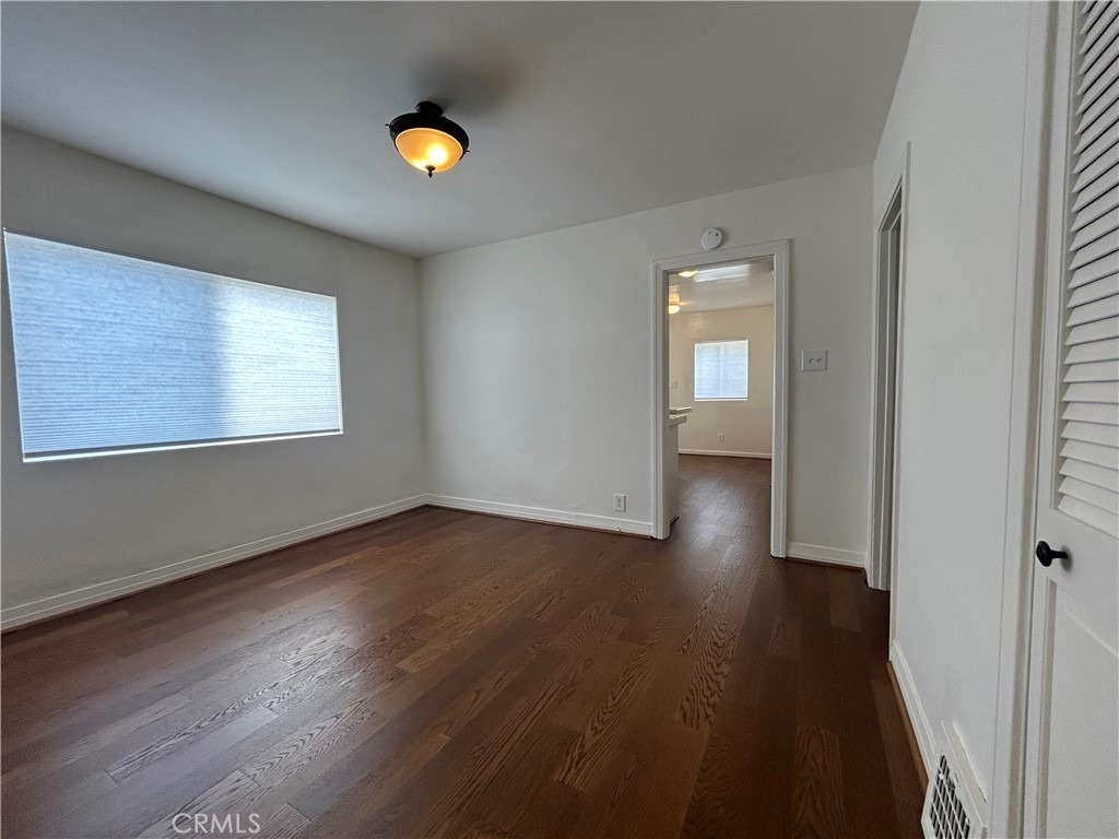 214 E Stocker Street - Photo 6