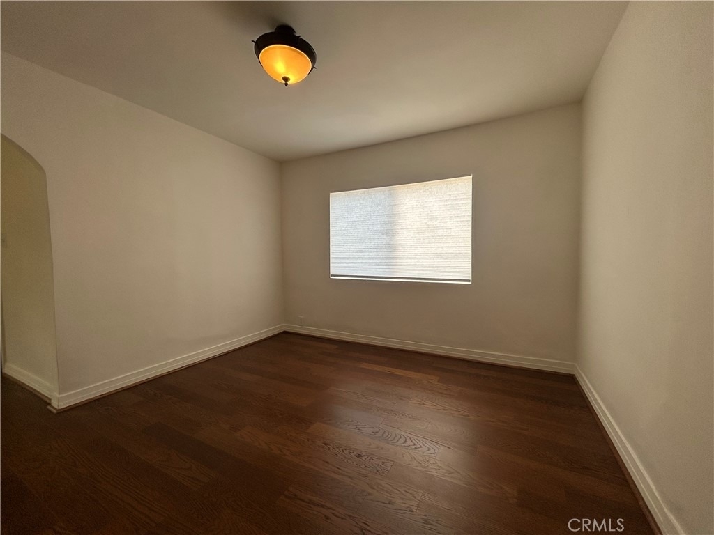 214 E Stocker Street - Photo 8