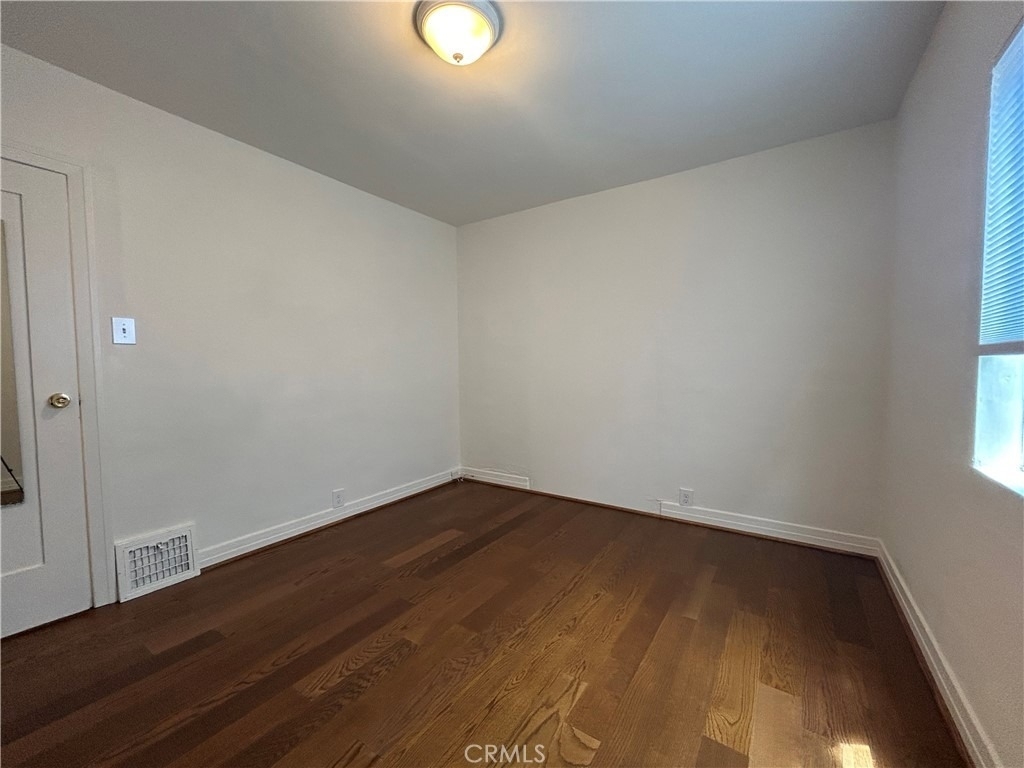 214 E Stocker Street - Photo 18
