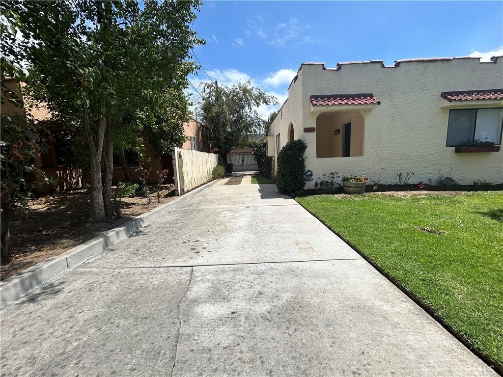 214 E Stocker Street - Photo 28