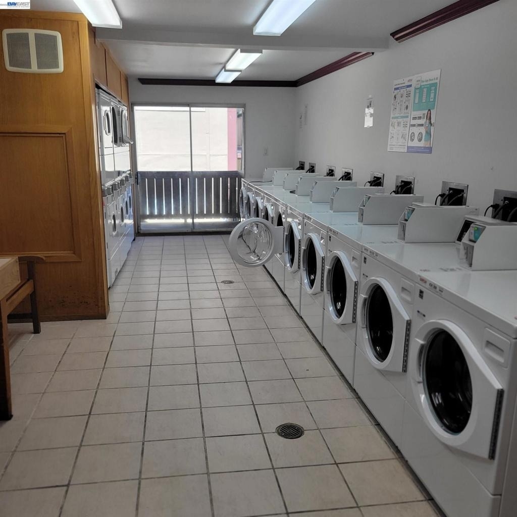 1321 Webster St - Photo 10