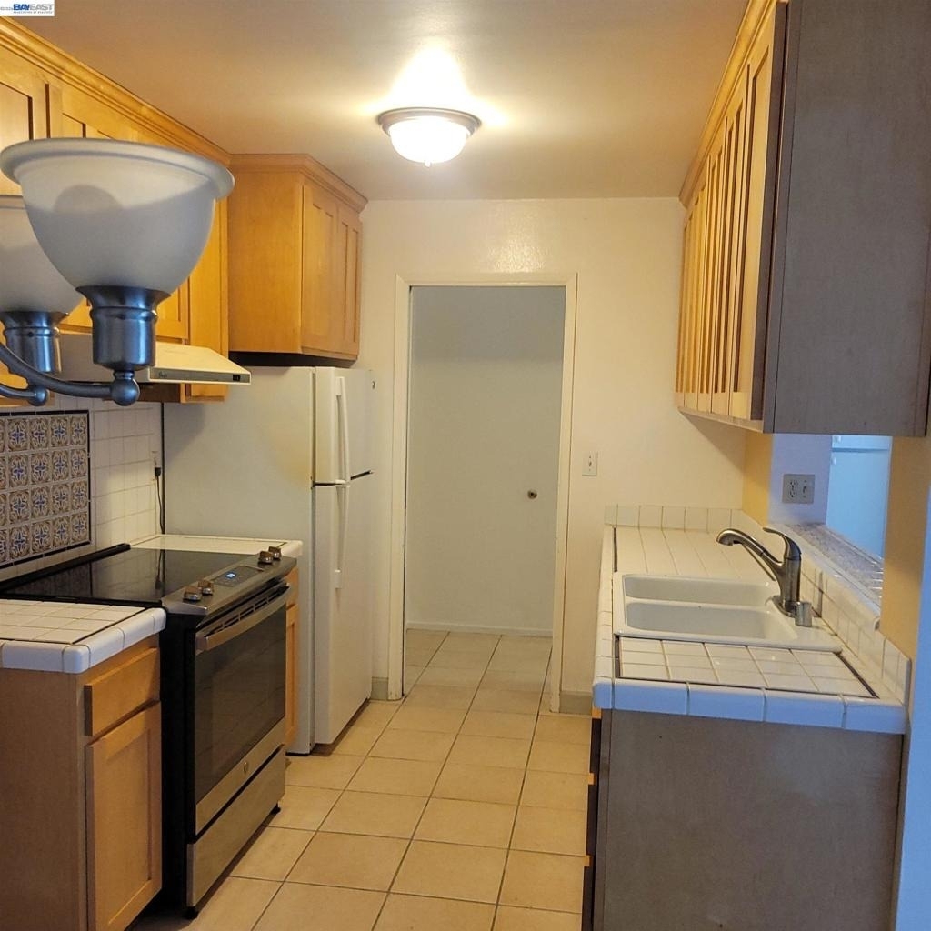 1321 Webster St - Photo 4