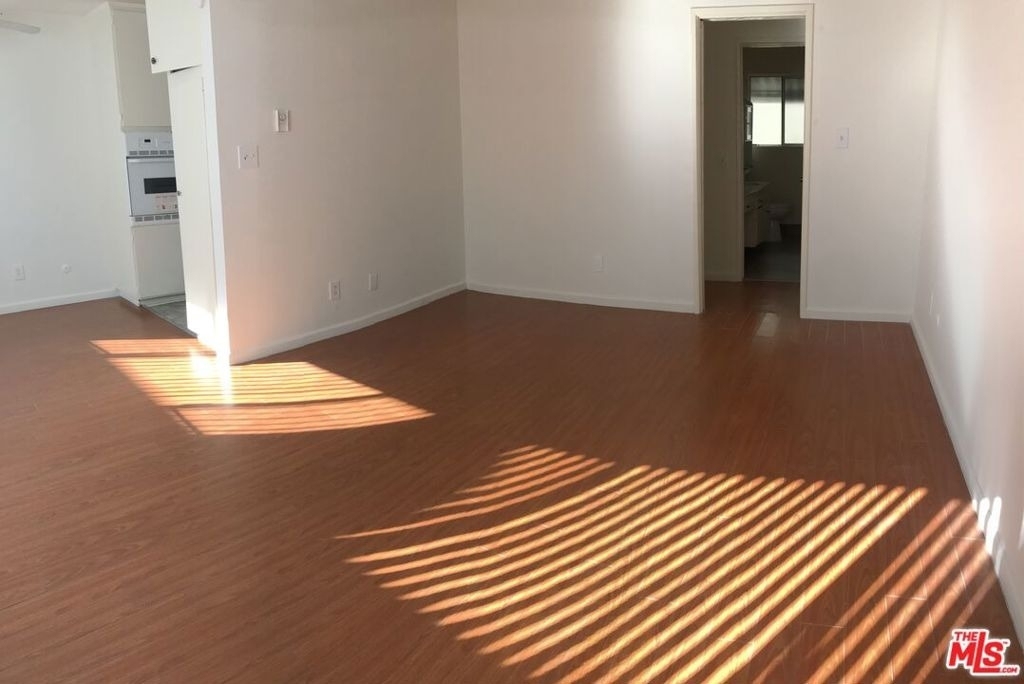 5853 Gregory Avenue - Photo 3