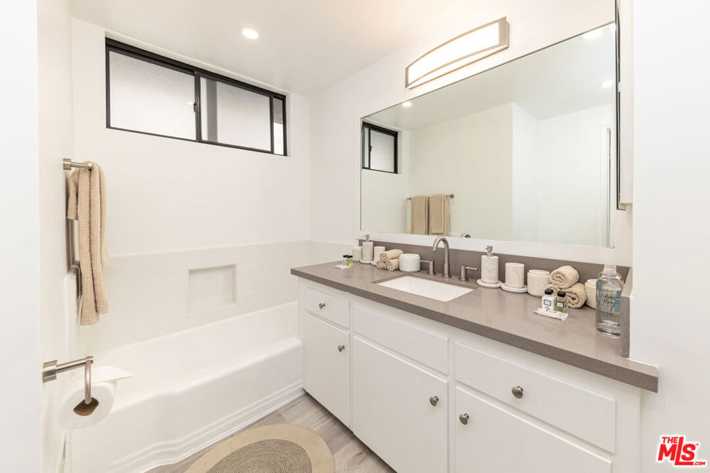 8911 Cynthia Street - Photo 12