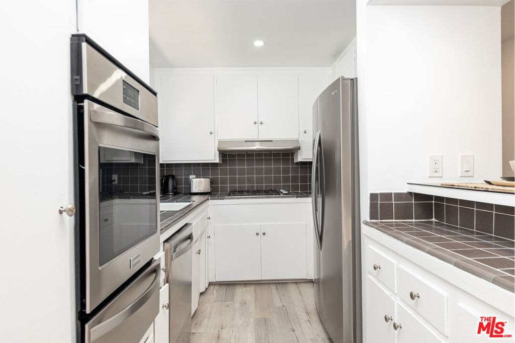 8911 Cynthia Street - Photo 6
