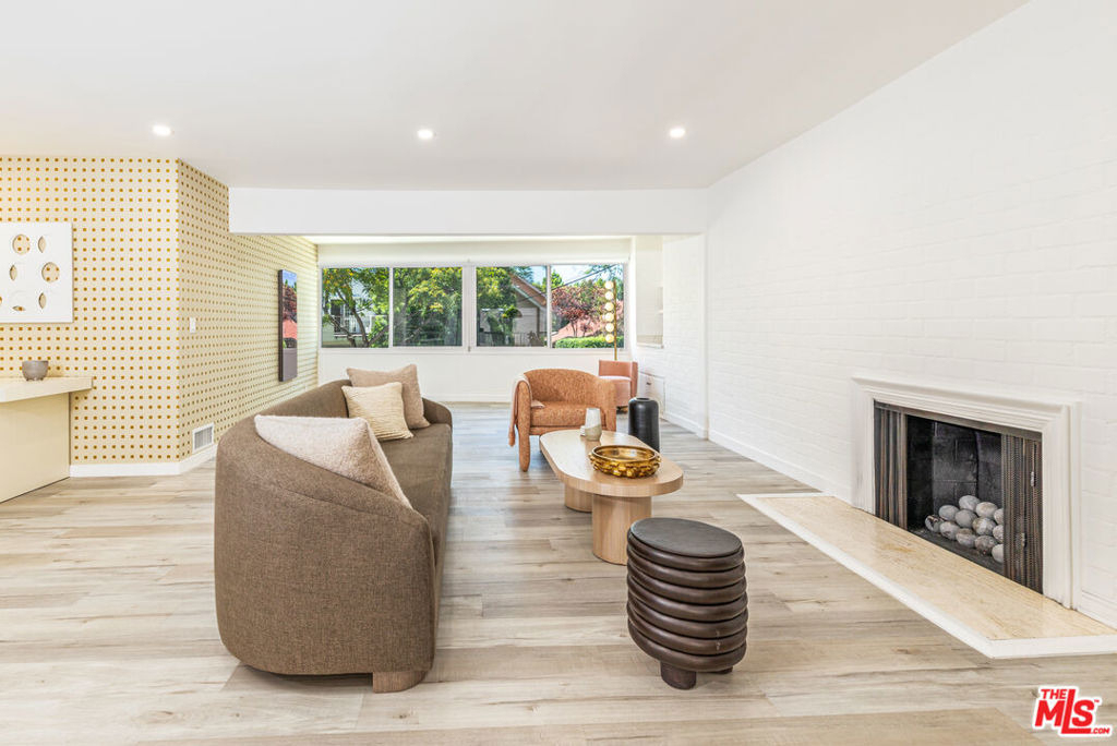 8911 Cynthia Street - Photo 3