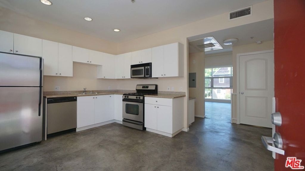 922 W 23rd Street - Photo 4