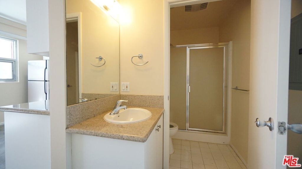 922 W 23rd Street - Photo 8