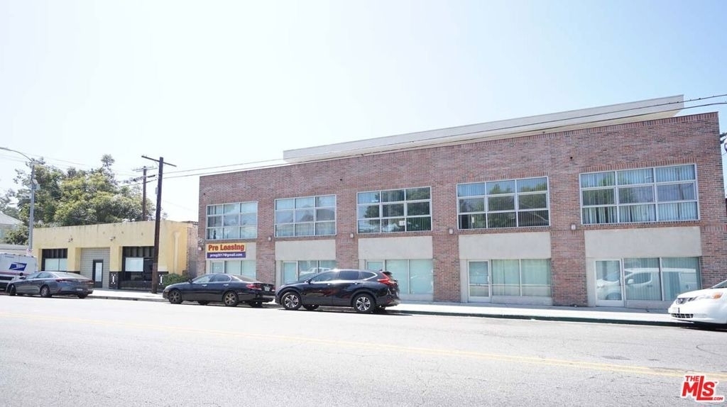 922 W 23rd Street - Photo 2