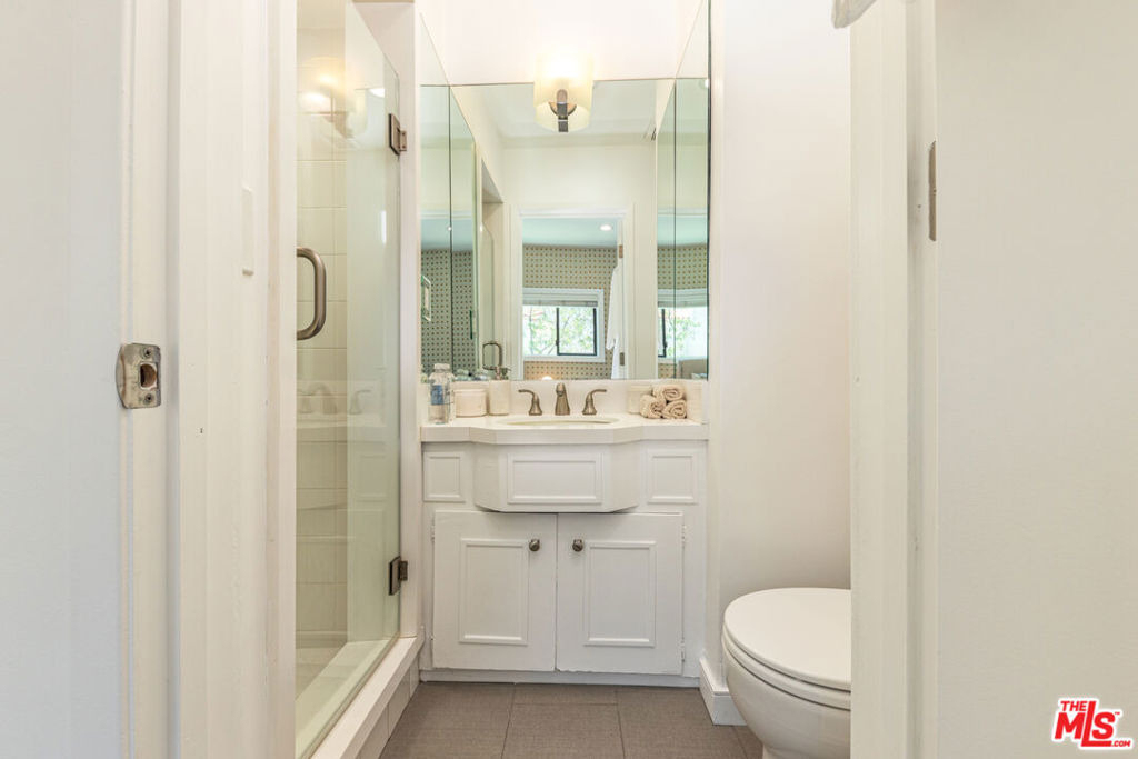 8911 Cynthia Street - Photo 20