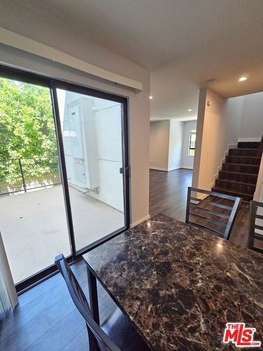 2651 S Hobart Blvd - Photo 3