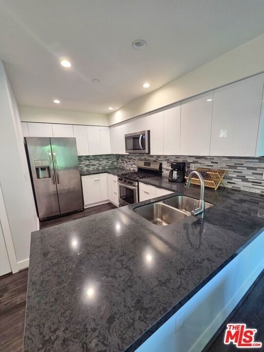 2651 S Hobart Blvd - Photo 1
