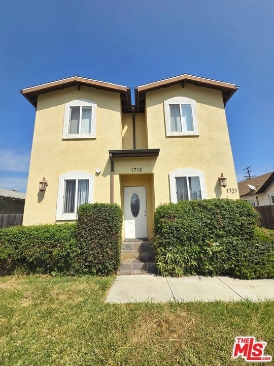 1719 W 39th Pl - Photo 0