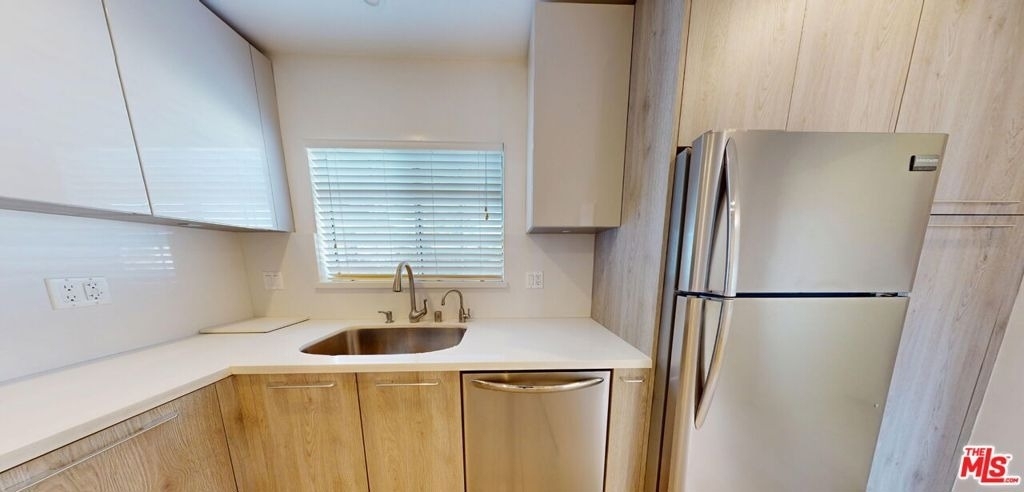 14013 Addison Street - Photo 8