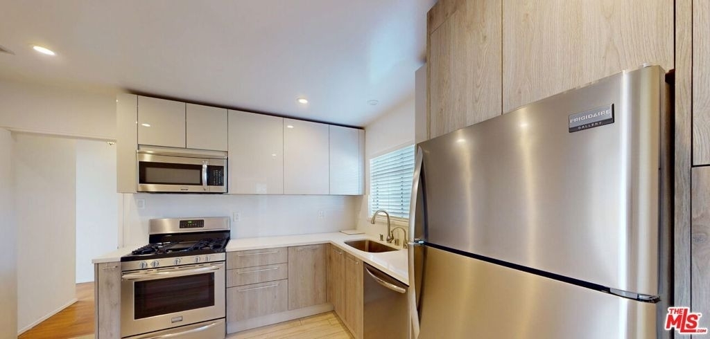 14013 Addison Street - Photo 6