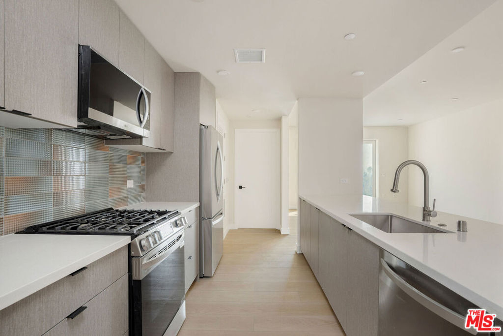 5320 Cartwright Avenue - Photo 6