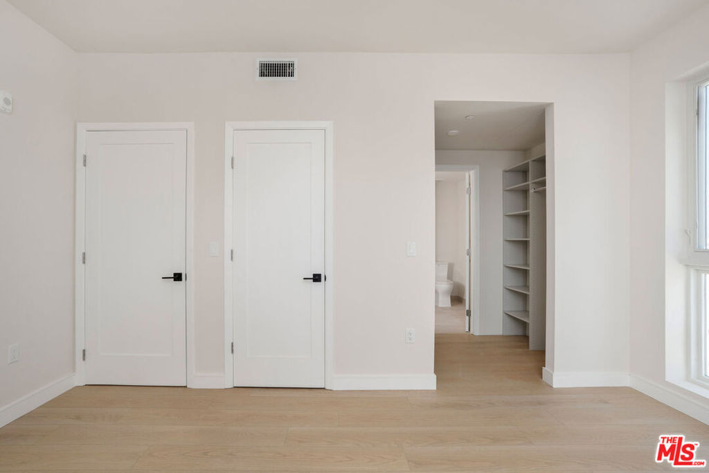 5320 Cartwright Avenue - Photo 4