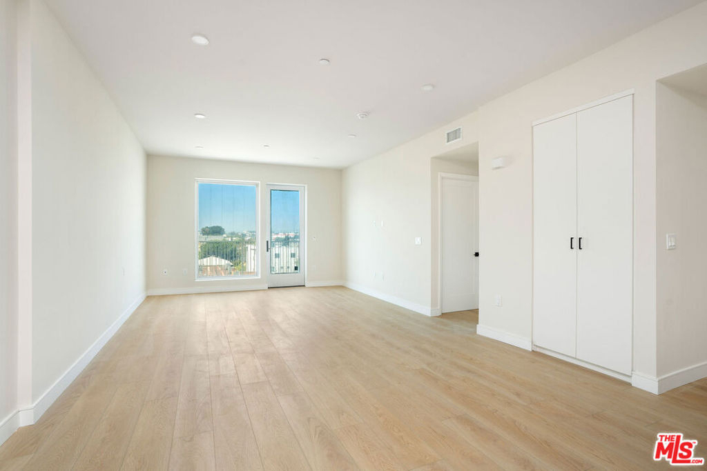 5320 Cartwright Avenue - Photo 3