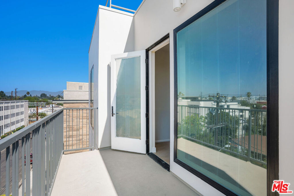 5320 Cartwright Avenue - Photo 11