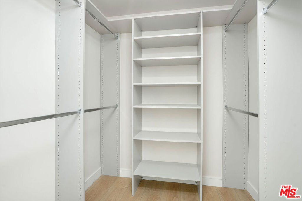 5320 Cartwright Avenue - Photo 9