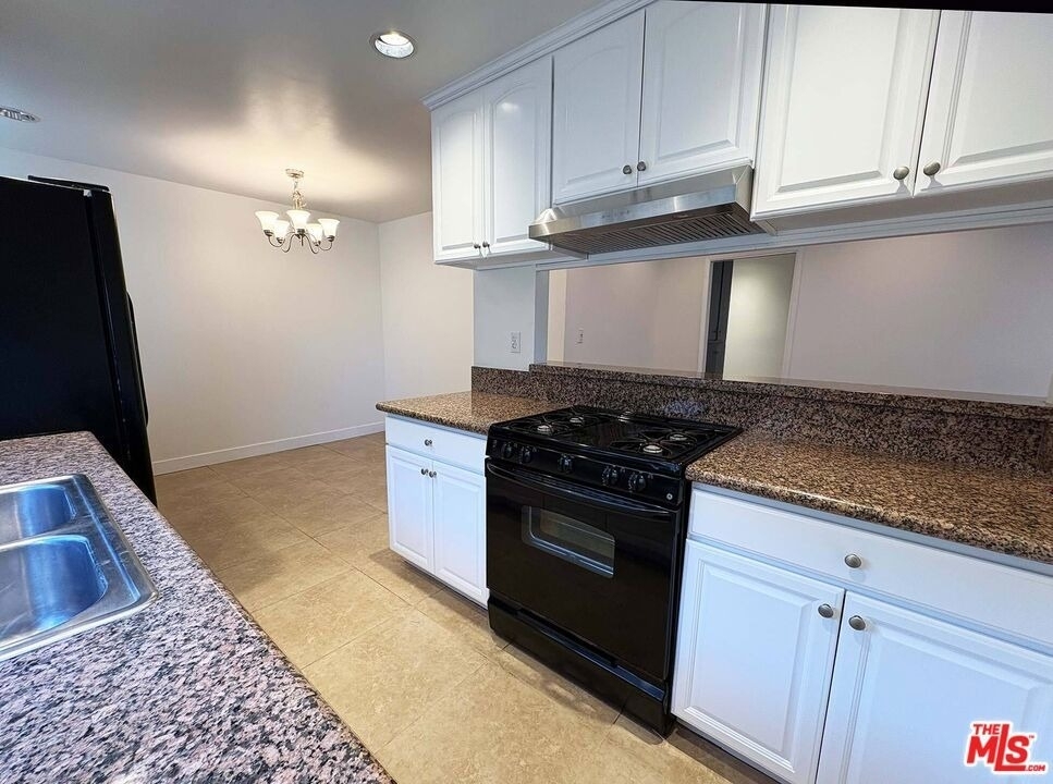 870 Figueroa Terrace - Photo 8