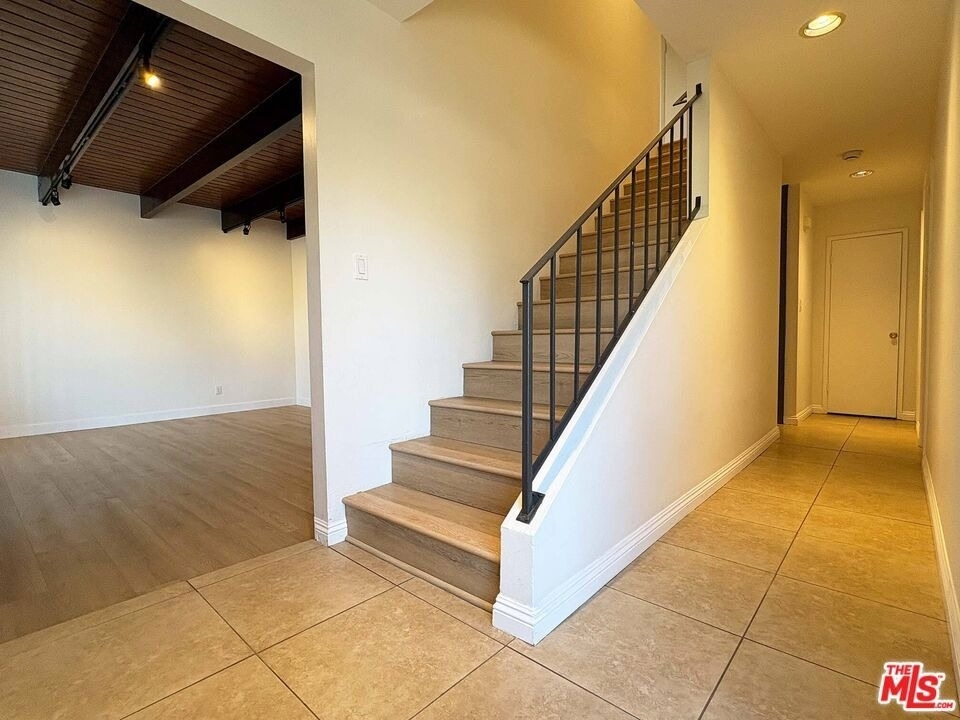 870 Figueroa Terrace - Photo 3