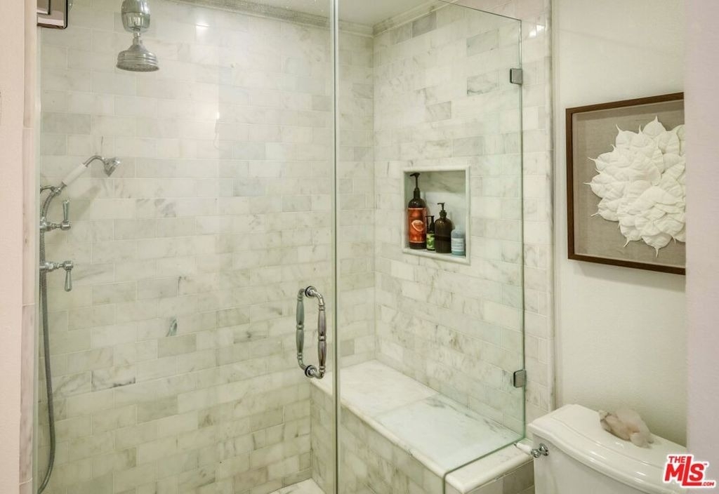 2385 Roscomare Road - Photo 19