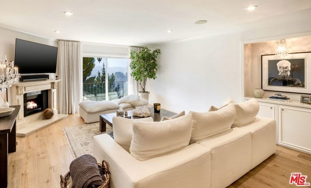 2385 Roscomare Road - Photo 1
