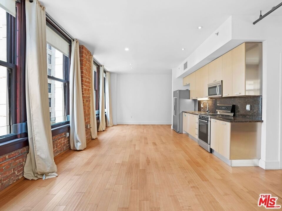 460 S Spring Street - Photo 2