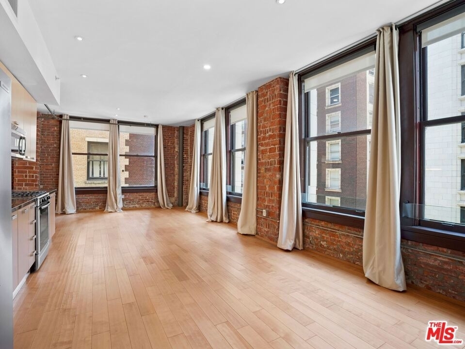 460 S Spring Street - Photo 3