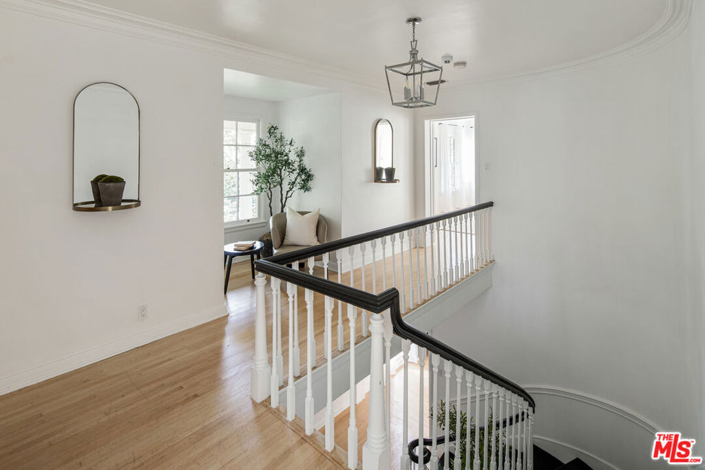 625 N Sierra Drive - Photo 8