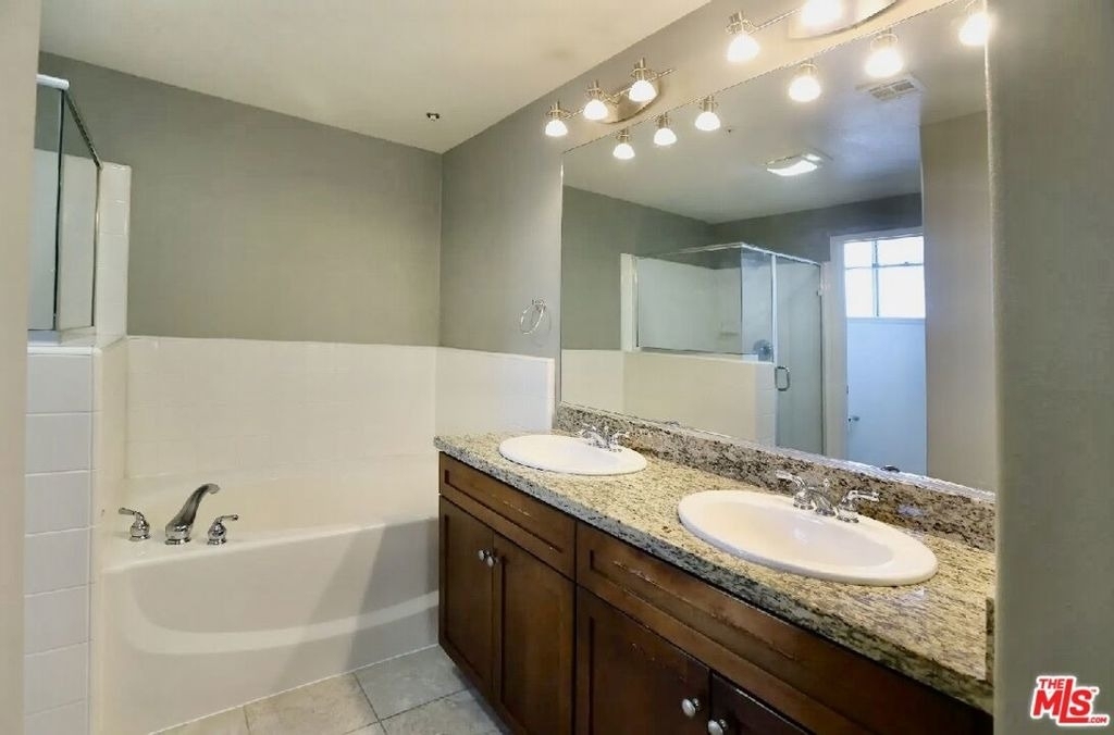 629 Traction Avenue - Photo 10