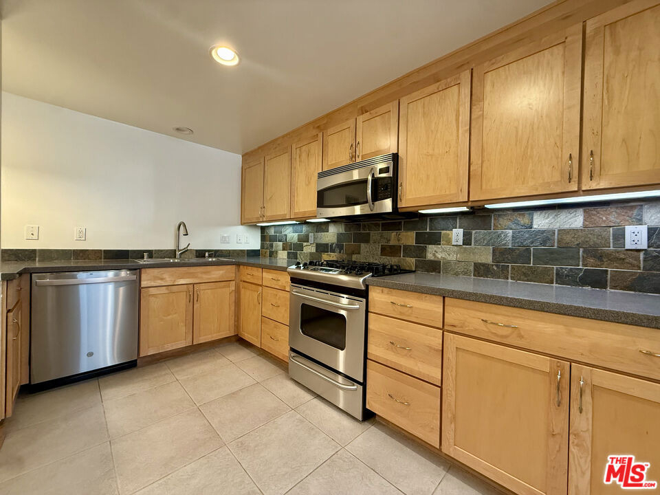 11946 Dorothy Street - Photo 7