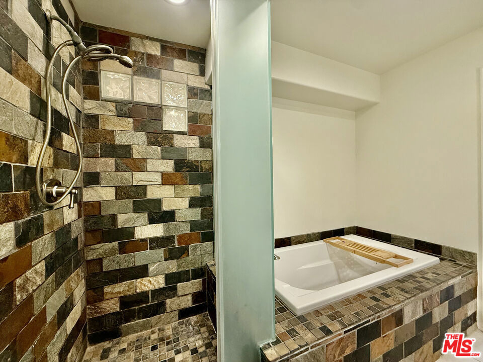 11946 Dorothy Street - Photo 5